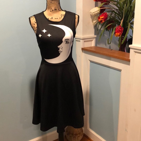 Dresses & Skirts - Dress black moon fit & flare